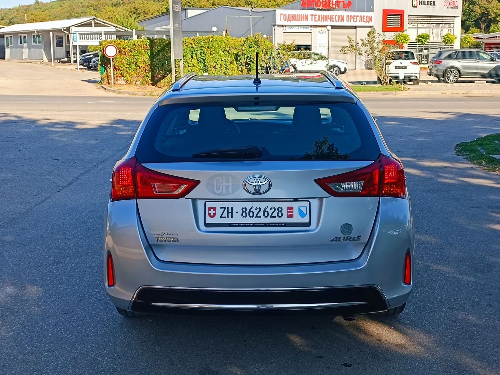 Toyota Auris 1.6i-132кс-ШВЕЙЦАРИЯ-РЪЧКА-6ск-NAVI, снимка 4 - Автомобили и джипове - 55741508
