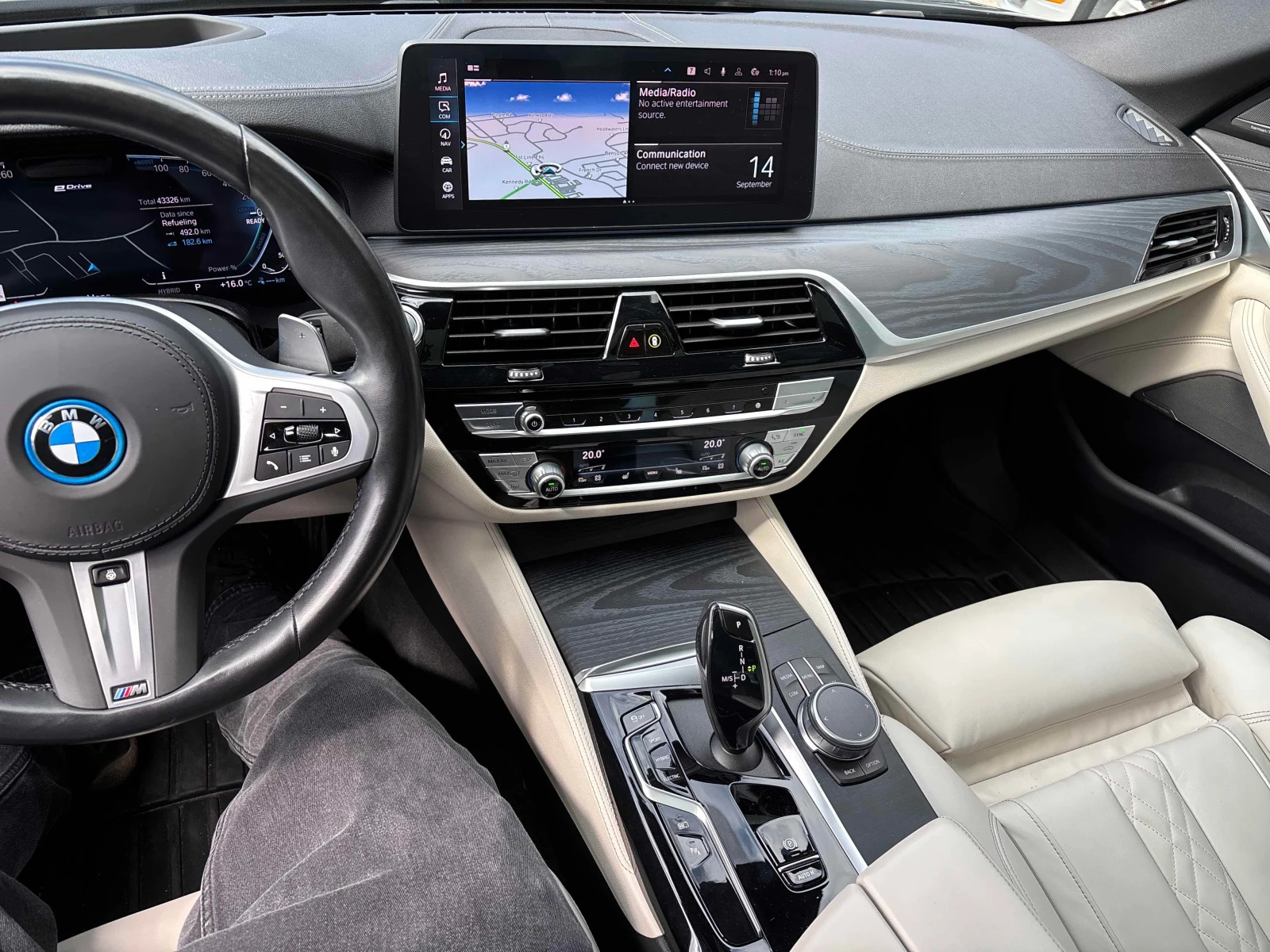 BMW 530E xDrive M-sport* DISTRONIC* HUD* H/K* , снимка 9 - Автомобили и джипове - 56075927