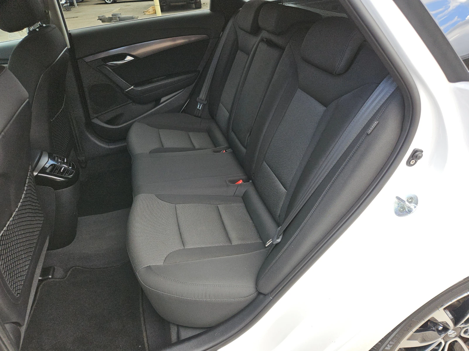 Hyundai I40 1.7CRDI/156000km/7ск/LED/КСЕНОН/NAVI/БЛУТУТ/EURO 6, снимка 16 - Автомобили и джипове - 56196530