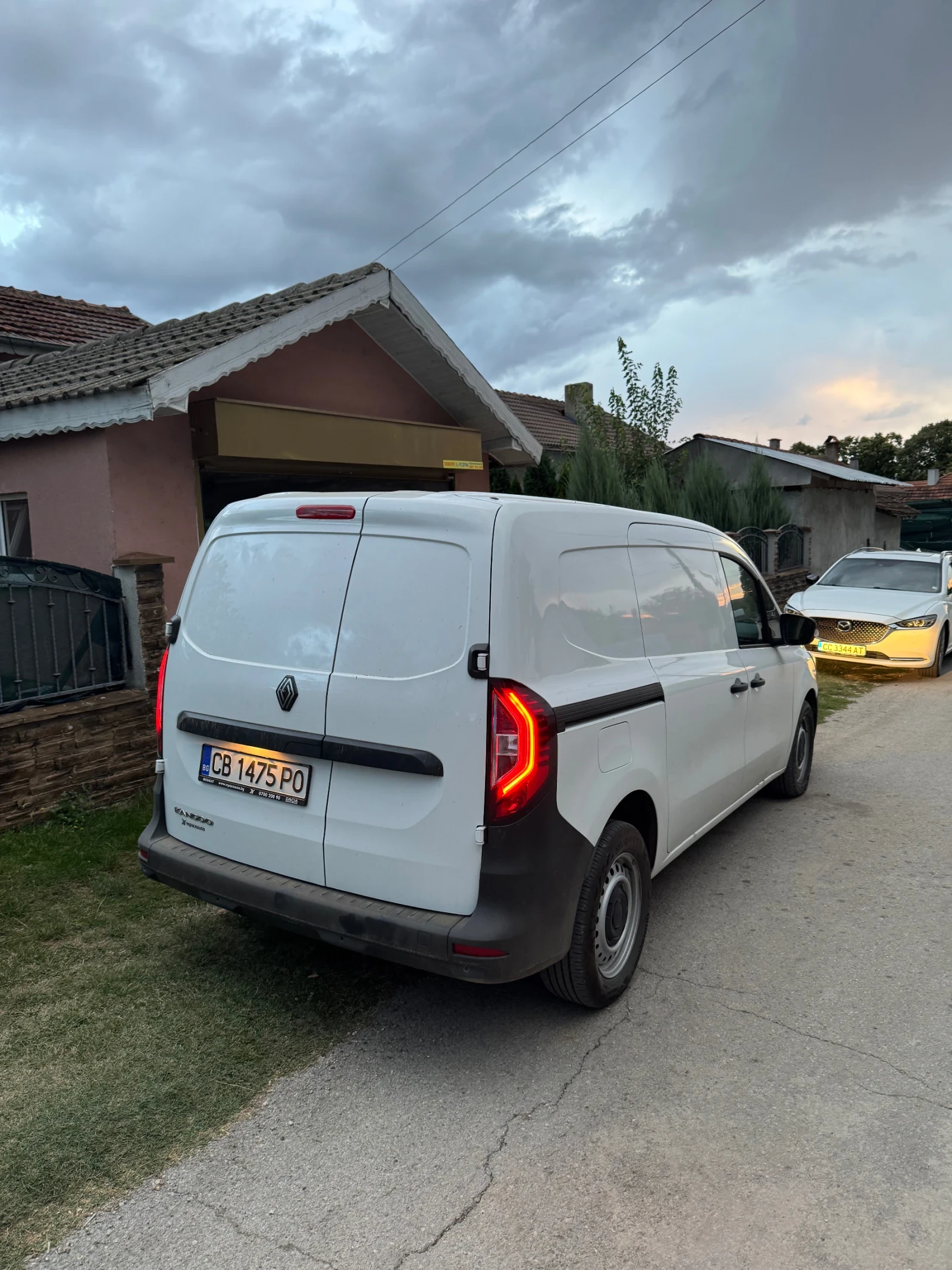 Renault Kangoo 1.3 130, снимка 5 - Автомобили и джипове - 56364547
