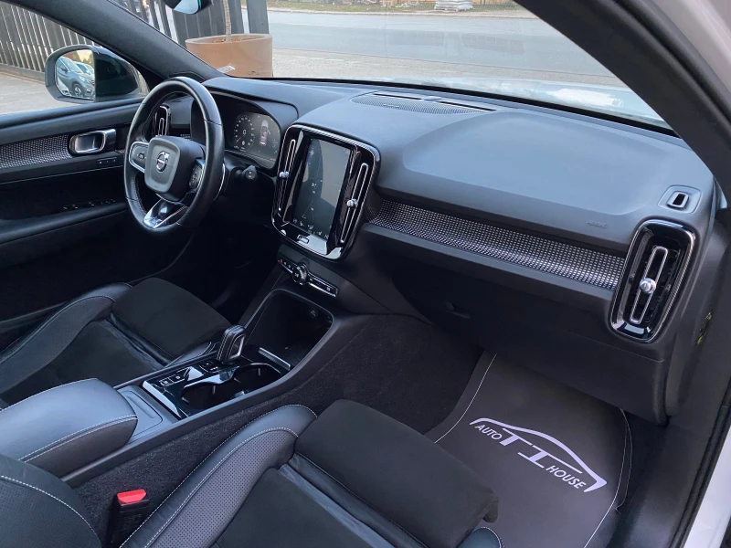 Volvo XC40 R-Design* 190кс.* 4х4* FULL* , снимка 10 - Автомобили и джипове - 52562245