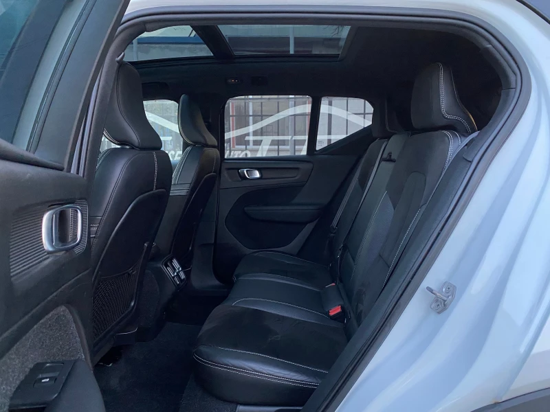 Volvo XC40 R-Design* 190кс.* 4х4* FULL* , снимка 15 - Автомобили и джипове - 52562245
