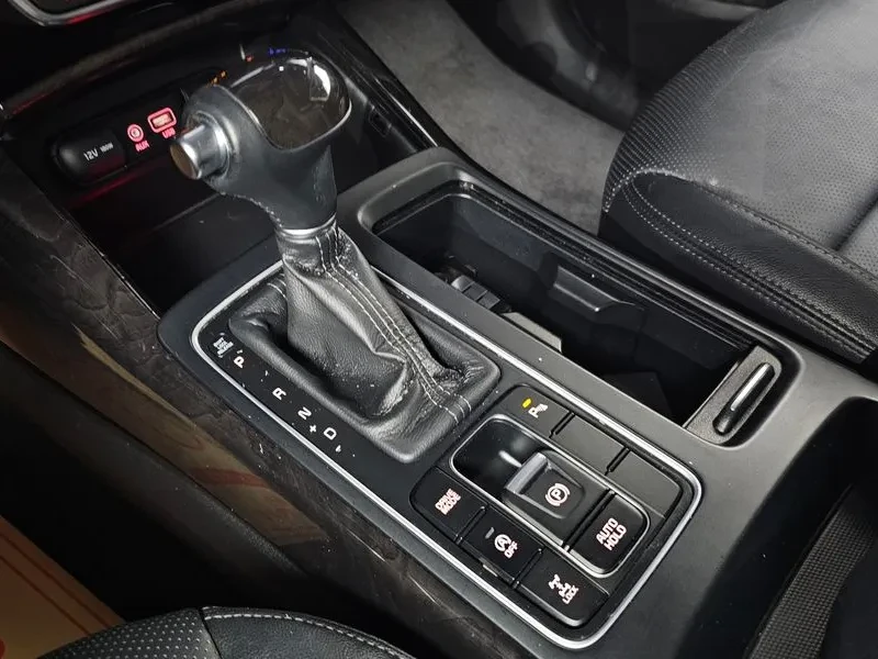 Kia Sorento 2.2 CRDI 4WD, снимка 9 - Автомобили и джипове - 54265426