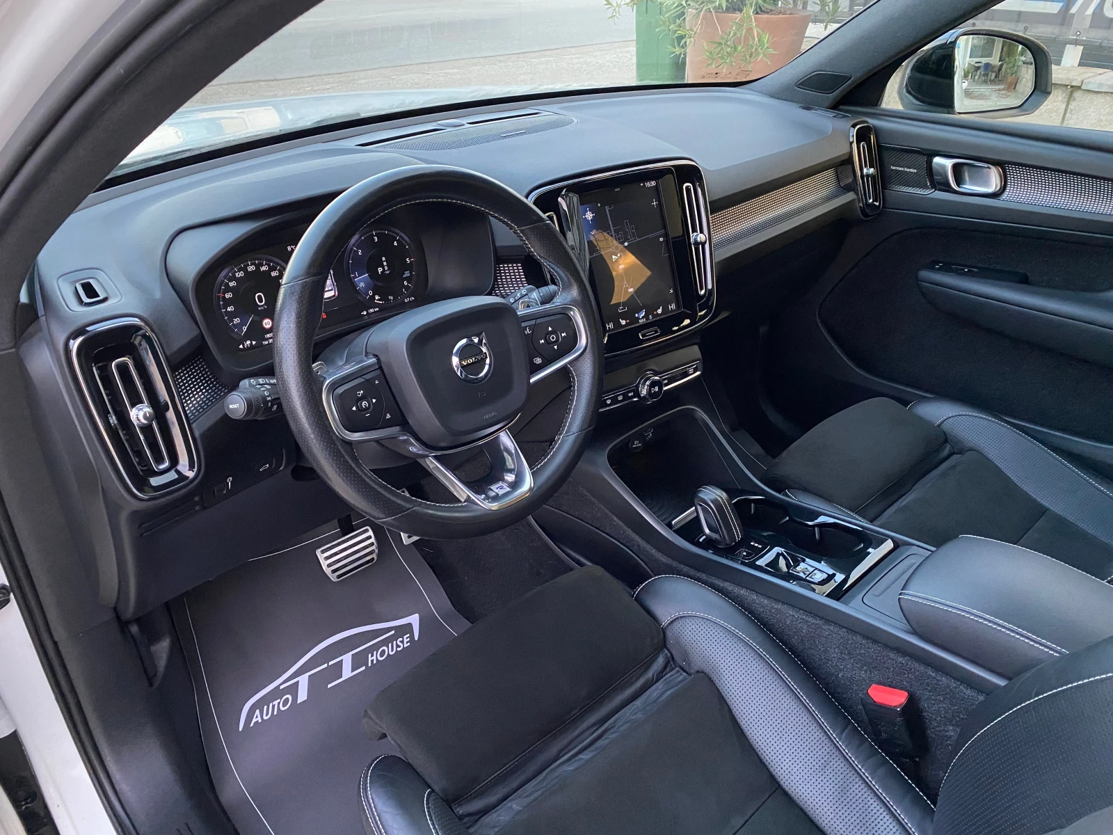 Volvo XC40 R-Design* 190кс.* 4х4* FULL*  - изображение 8