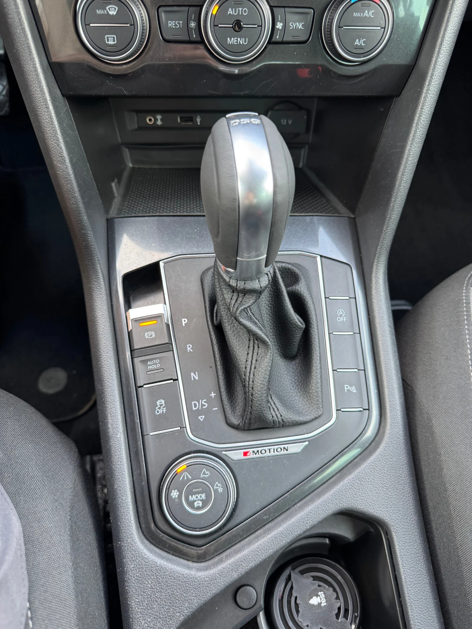 VW Tiguan 2.0TDI 4-MOTION  , снимка 13 - Автомобили и джипове - 54869817
