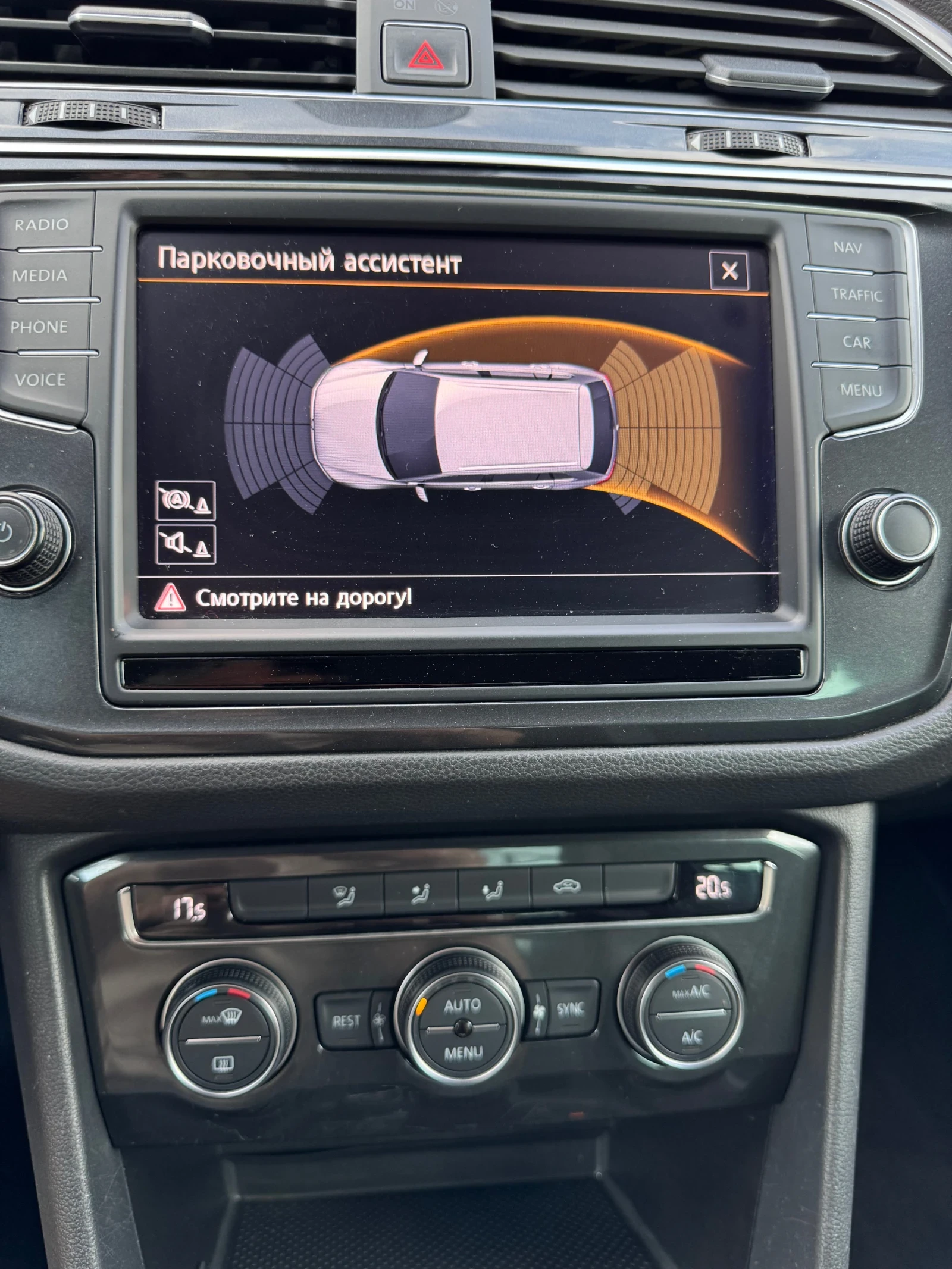 VW Tiguan 2.0TDI 4-MOTION  , снимка 12 - Автомобили и джипове - 54869817