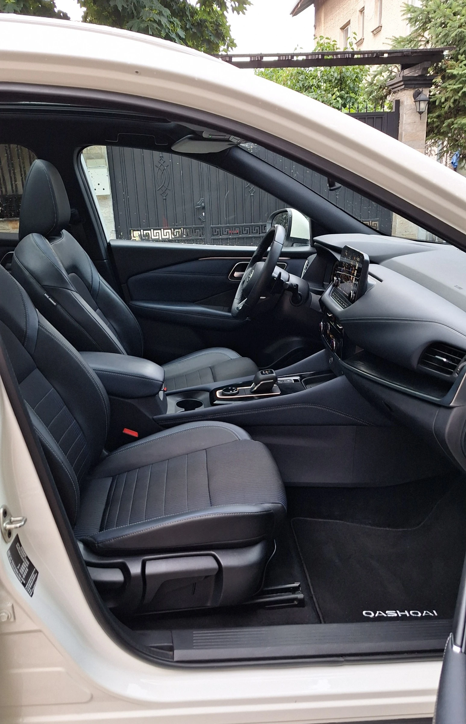 Nissan Qashqai NISSAN QASHQAI 4х4 БЕНЗИН/ХИБРИД АВТОМАТИК  TEKNA, снимка 4 - Автомобили и джипове - 55052605