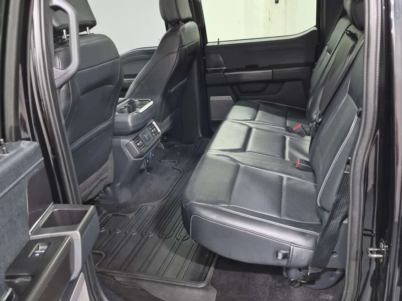 Ford F150 * LARIAT CREW CAB SHORT BED * CARFAX * БЕЗ ПЪРВОНА, снимка 12 - Автомобили и джипове - 55324655