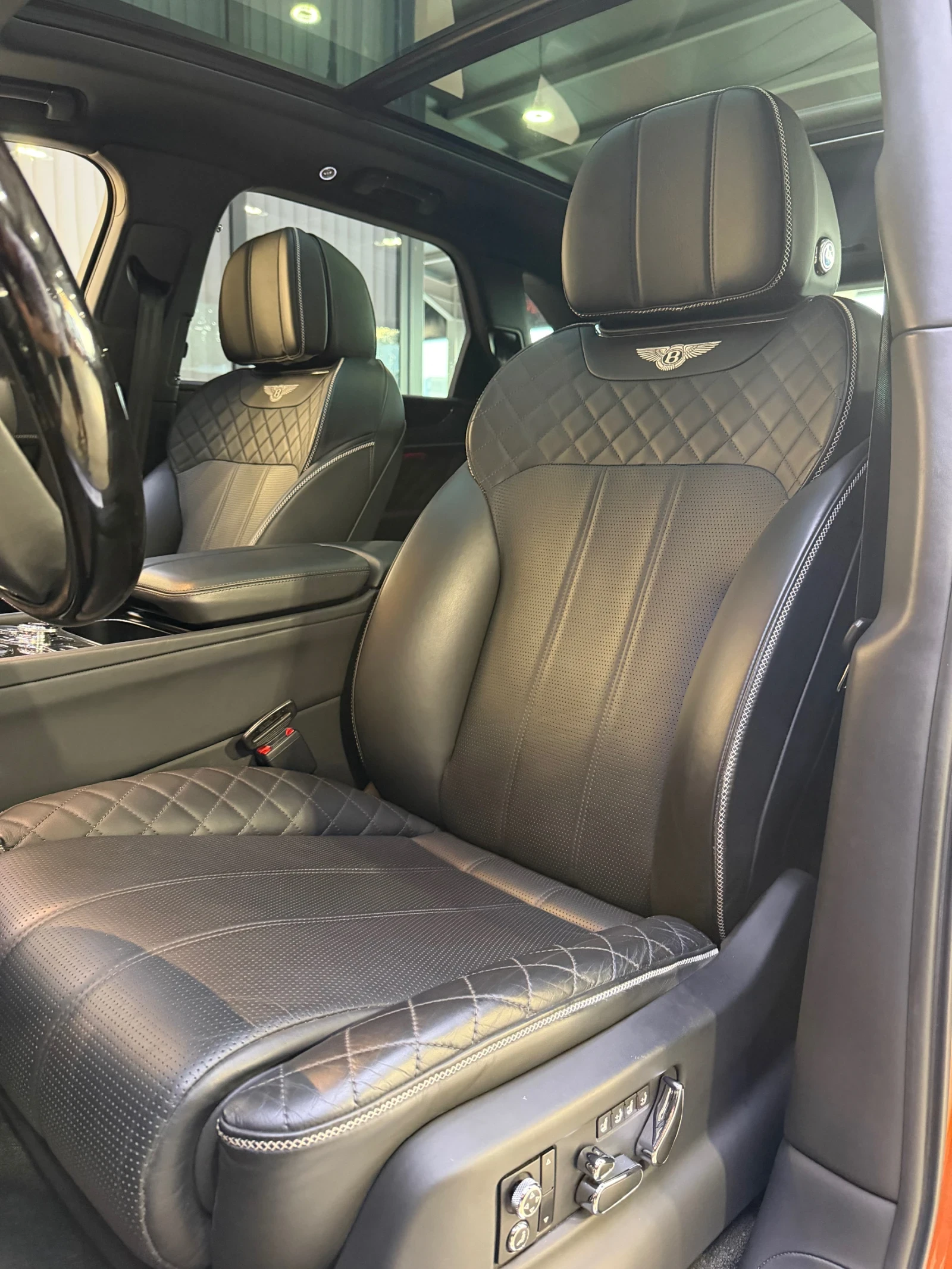 Bentley Bentayga V8 * FULL Екстри* ПАНОРАМА* HEAD UP* NAIM, снимка 15 - Автомобили и джипове - 55396495