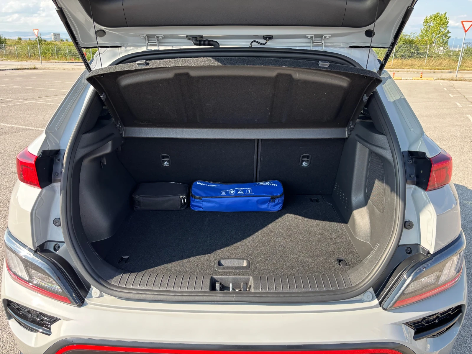 Hyundai Kona N Гаранция, Обслужена !!!, снимка 8 - Автомобили и джипове - 55437410
