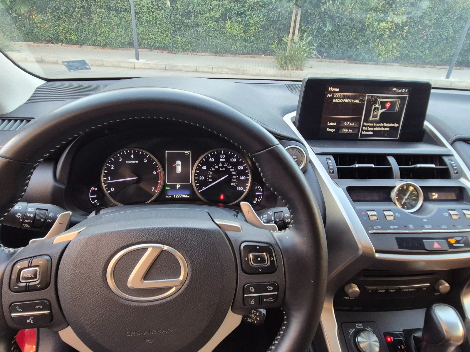 Lexus NX 300 2.0 Turbo. Matador Red, снимка 10 - Автомобили и джипове - 55868174