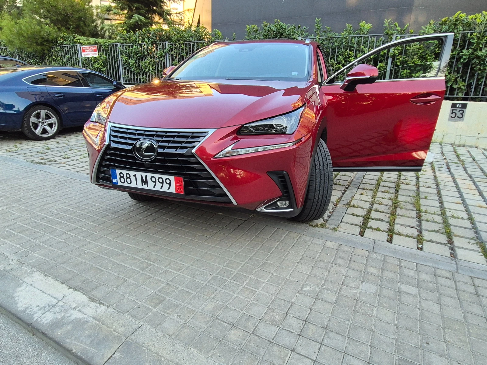 Lexus NX 300 2.0 Turbo. Matador Red, снимка 8 - Автомобили и джипове - 55868174