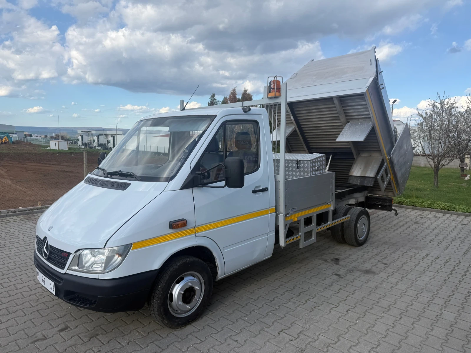 Mercedes-Benz Sprinter 413 САМОСВАЛ 3.5Т КАТ Б