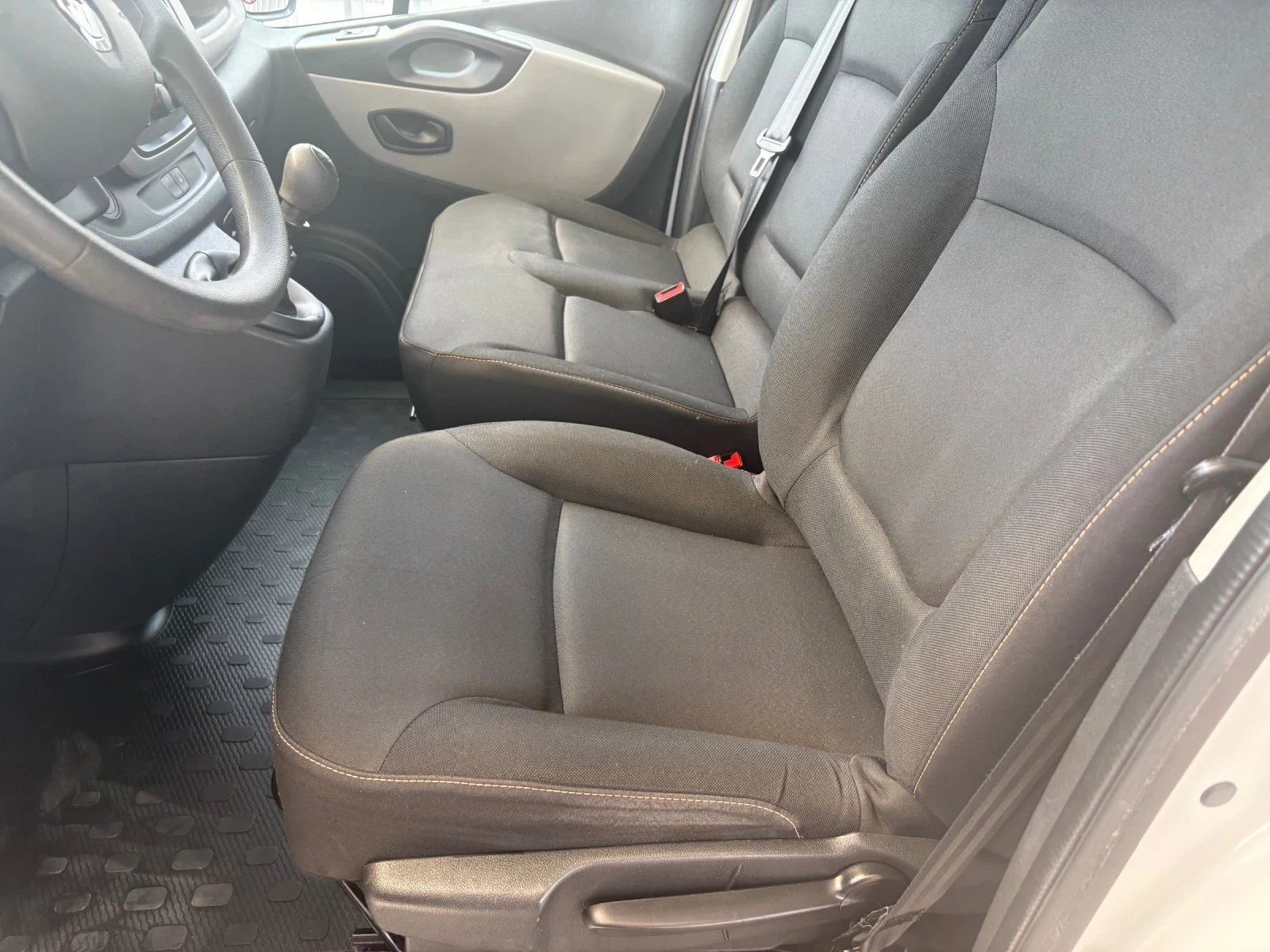 Renault Trafic 1.6d EURO6, снимка 17 - Бусове и автобуси - 55015686