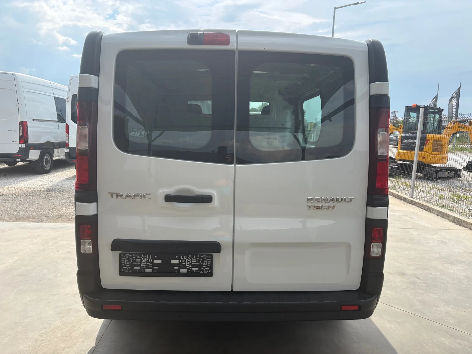 Renault Trafic 1.6d EURO6, снимка 6 - Бусове и автобуси - 55015686