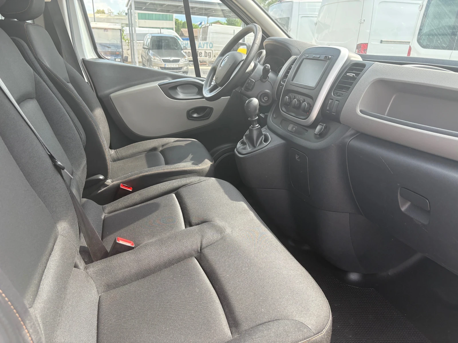 Renault Trafic 1.6d EURO6, снимка 13 - Бусове и автобуси - 55015686
