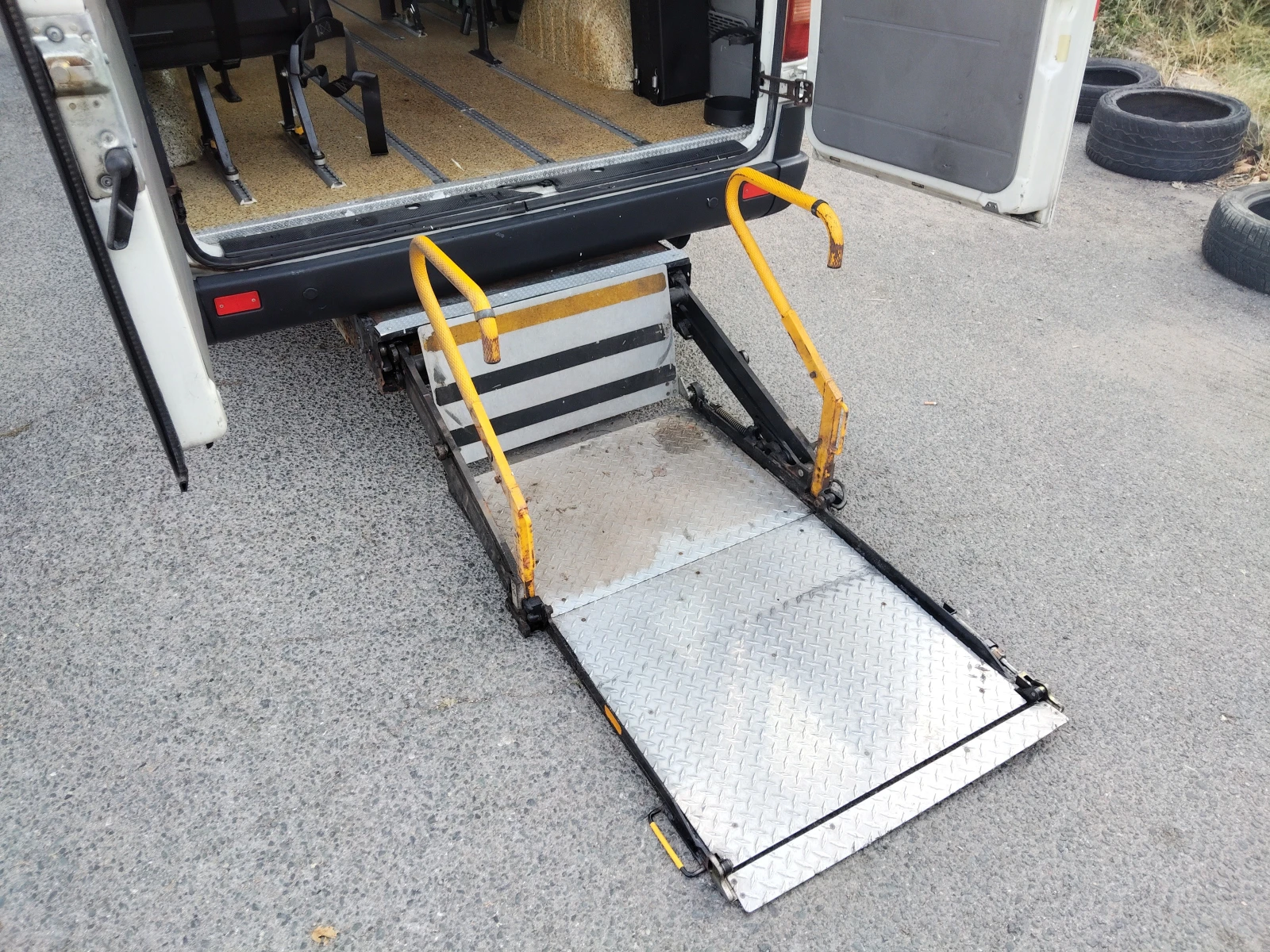 VW Lt 35 2, 5TDI ЗА ИНВАЛИДИ, снимка 11 - Бусове и автобуси - 56090891