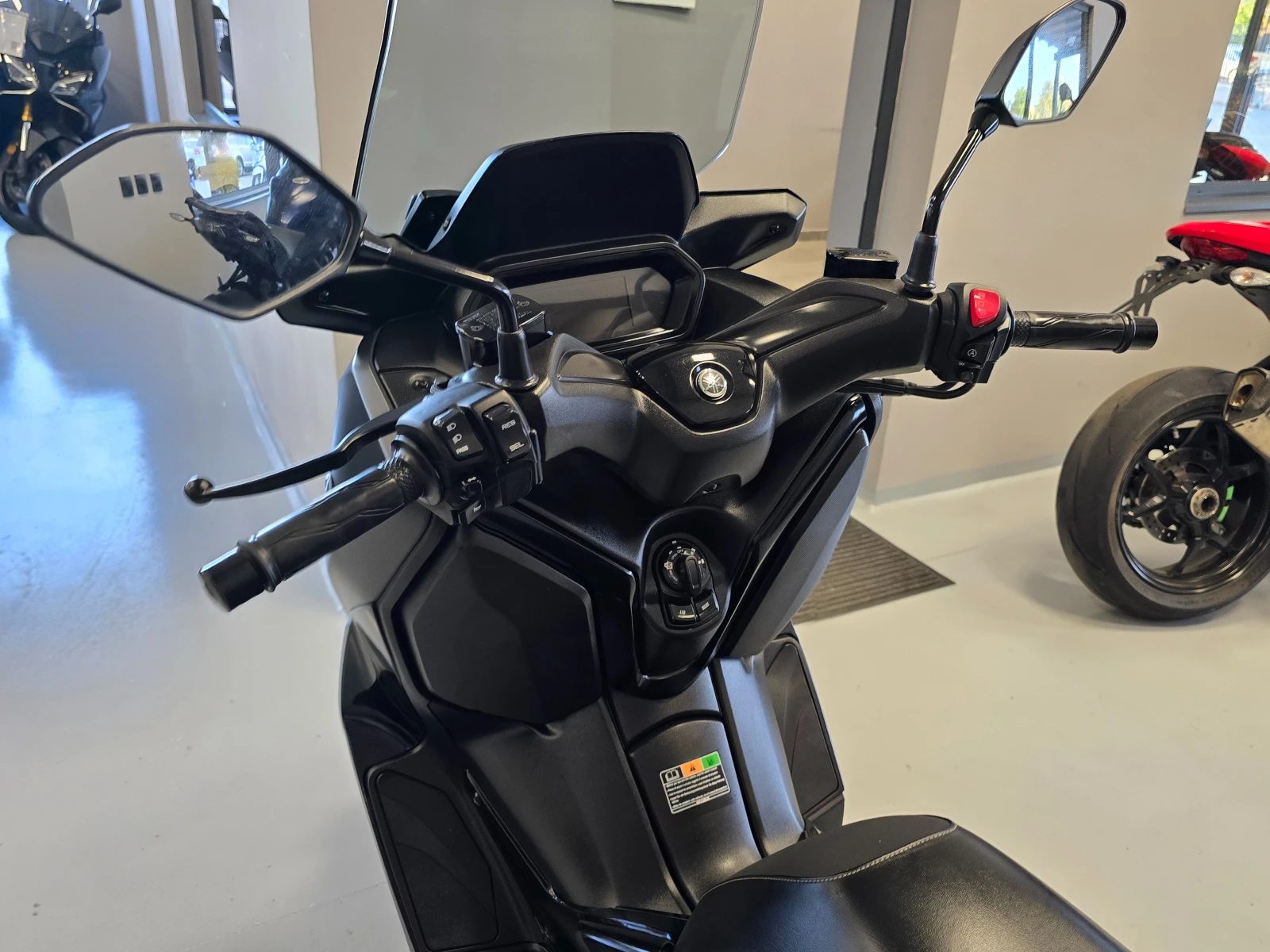 Yamaha X-max 125ie, ABS-TCS, Keyless!, снимка 10 - Мотоциклети и мототехника - 55524173