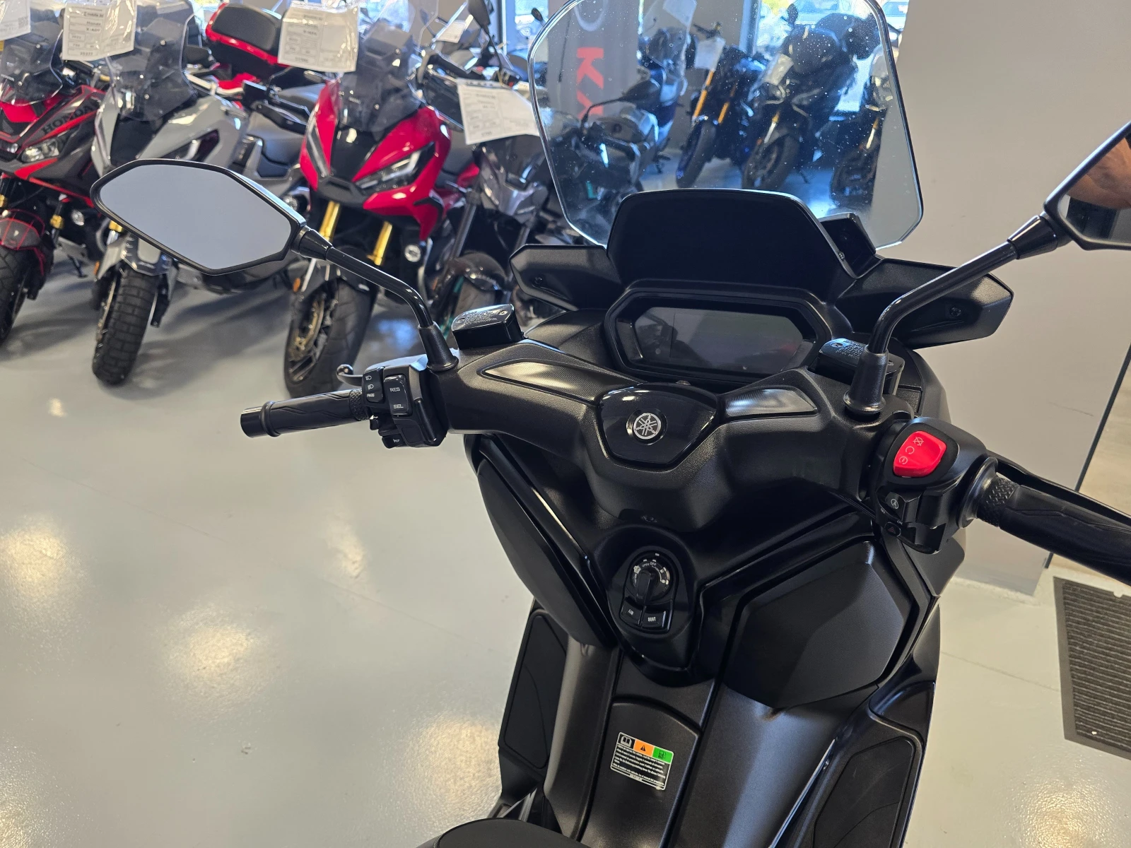 Yamaha X-max 125ie, ABS-TCS, Keyless!, снимка 9 - Мотоциклети и мототехника - 55524173