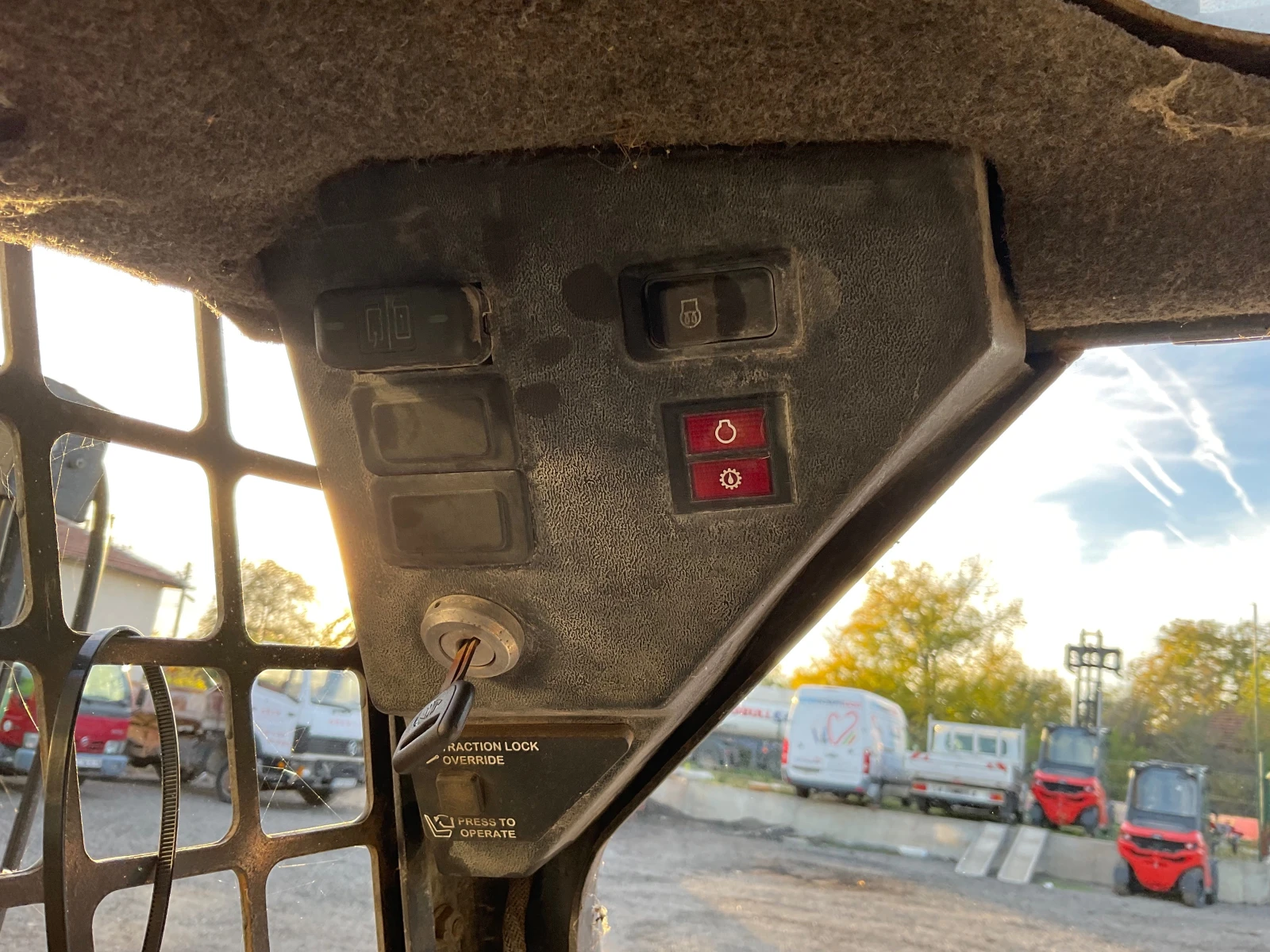 Мини челни товарачи Bobcat 751  - изображение 5