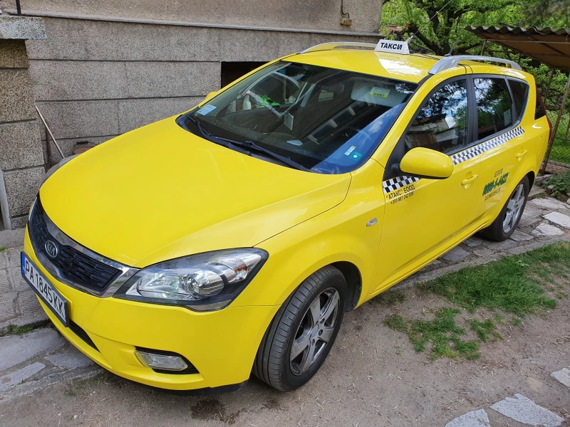 Kia Ceed, снимка 1 - Автомобили и джипове - 48935579