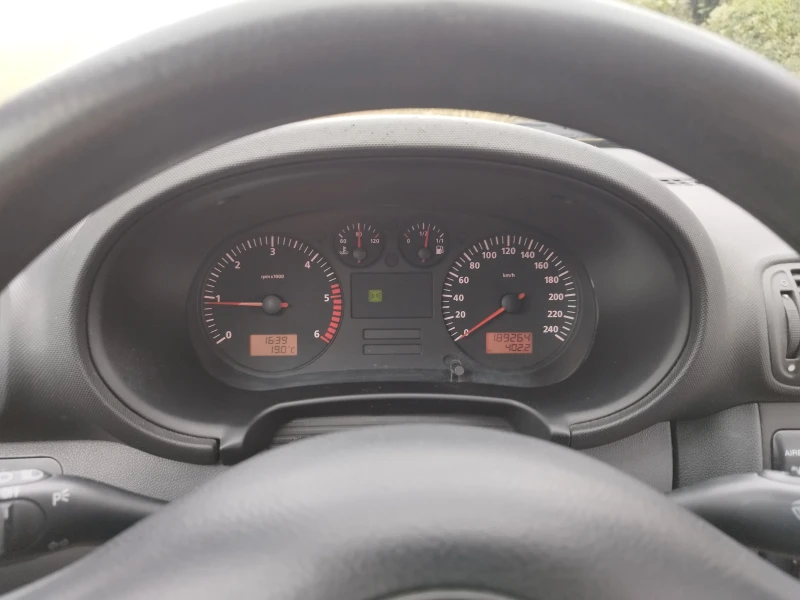 Seat Leon 1.9 TDI, снимка 11 - Автомобили и джипове - 51872164