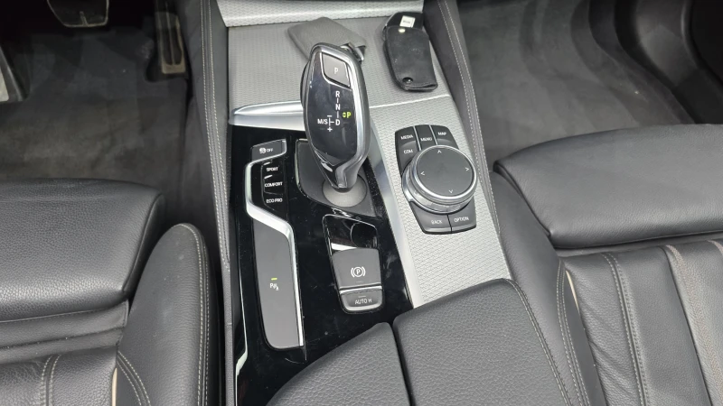 BMW 520 d M sport, снимка 8 - Автомобили и джипове - 52561750