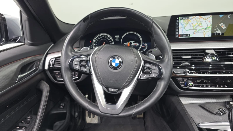 BMW 520 d M sport, снимка 12 - Автомобили и джипове - 52561750