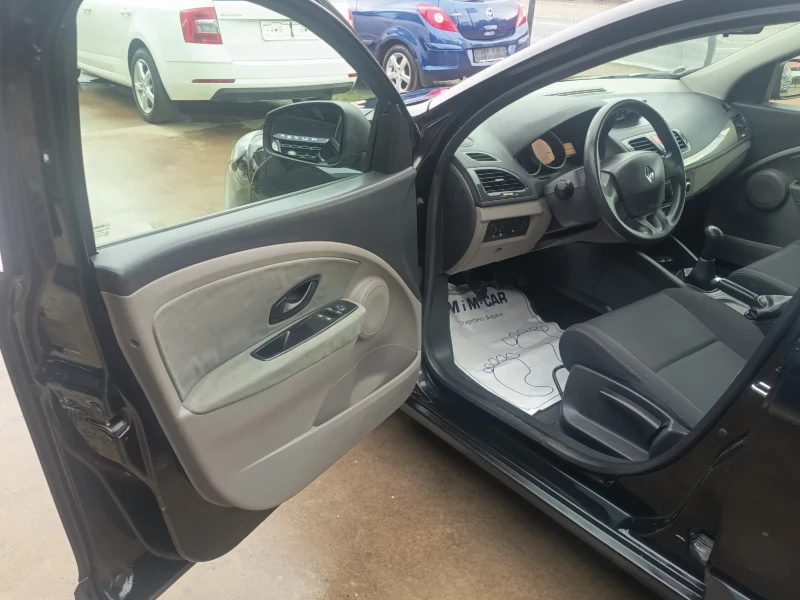 Renault Megane 1.6i, снимка 9 - Автомобили и джипове - 52673144
