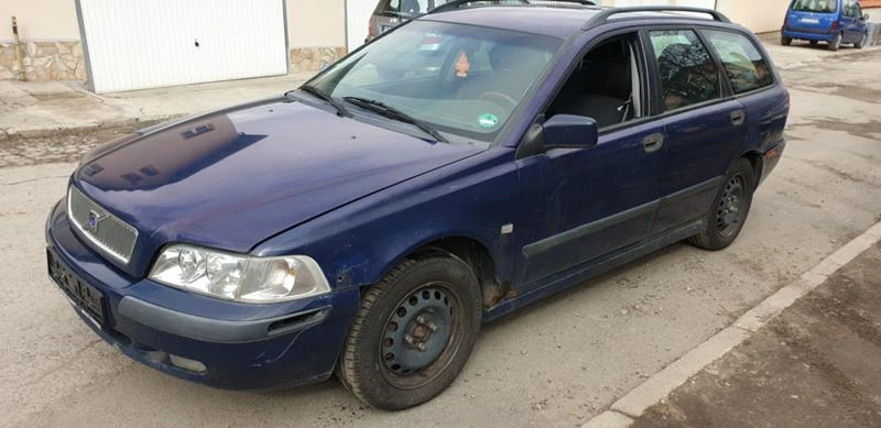 Volvo V40 1.8i, снимка 1 - Автомобили и джипове - 28045916