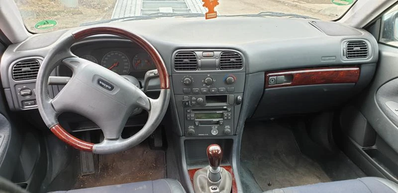 Volvo V40 1.8i, снимка 8 - Автомобили и джипове - 28045916