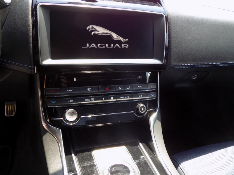 Jaguar XE 2.0 i, снимка 4 - Автомобили и джипове - 46290920