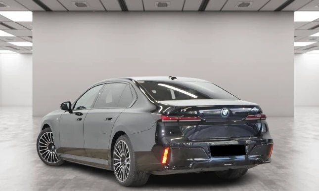 BMW i7 M60 xDrive = Shadow Line = Гаранция, снимка 2 - Автомобили и джипове - 56117681