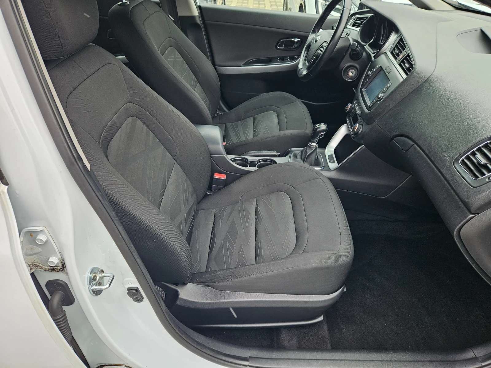 Kia Ceed 1.6 CRDI | Mobile.bg — изображение 14