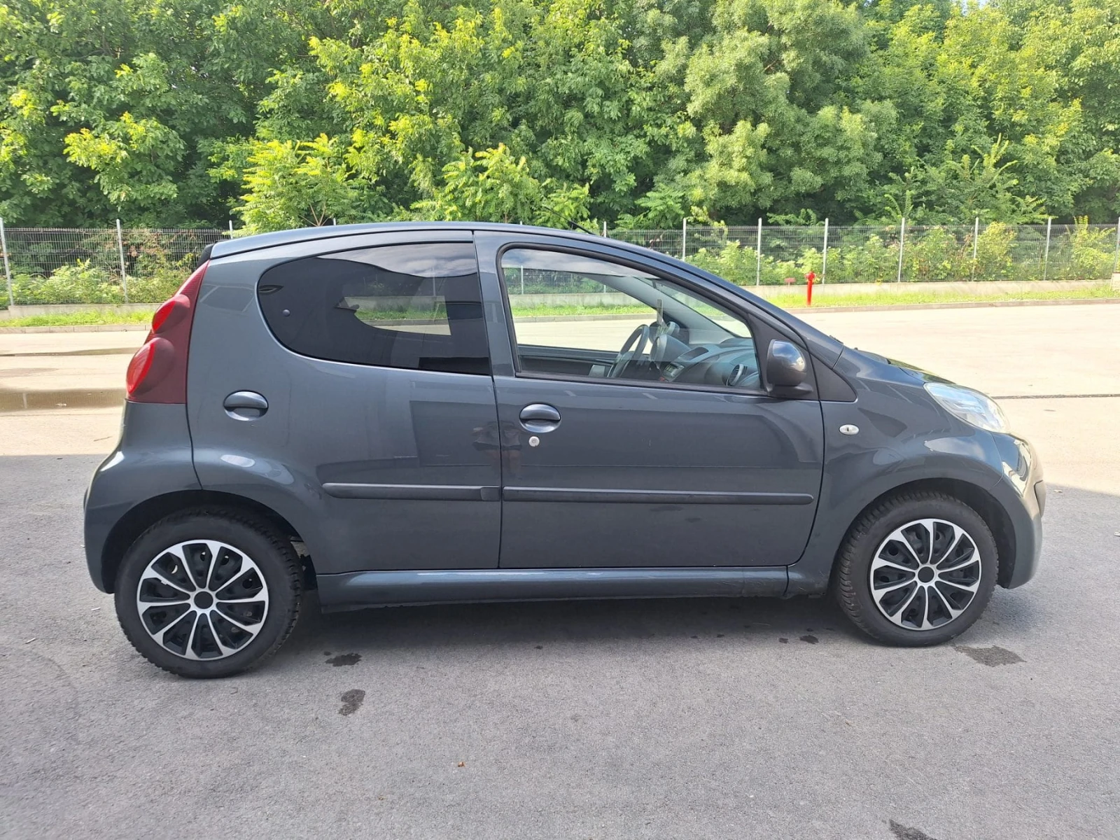 Peugeot 107 1.0i, 5вр. КЛИМА, АВТОМАТИК, ОТЛИЧЕН, Face lift - изображение 4