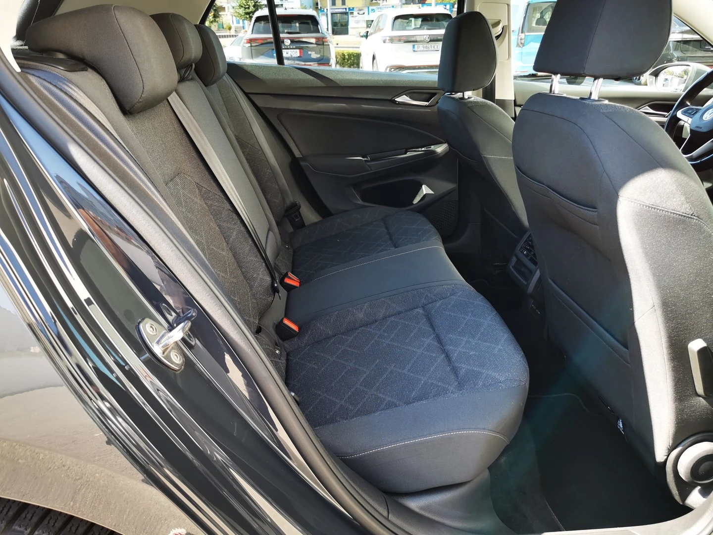 VW Golf 8 Life 2.0 TDI SCR - изображение 7