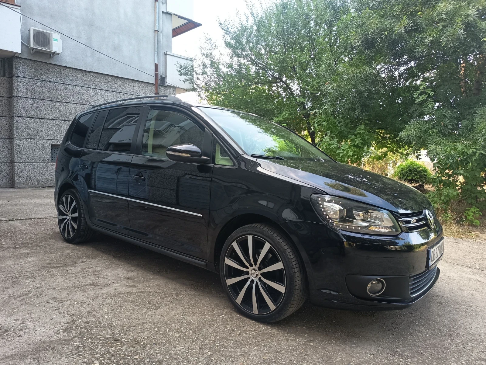 VW Touran 1, 6TDI ОБСЛУЖЕН, ПЕЧКА, ПАНОРАМА... - изображение 10
