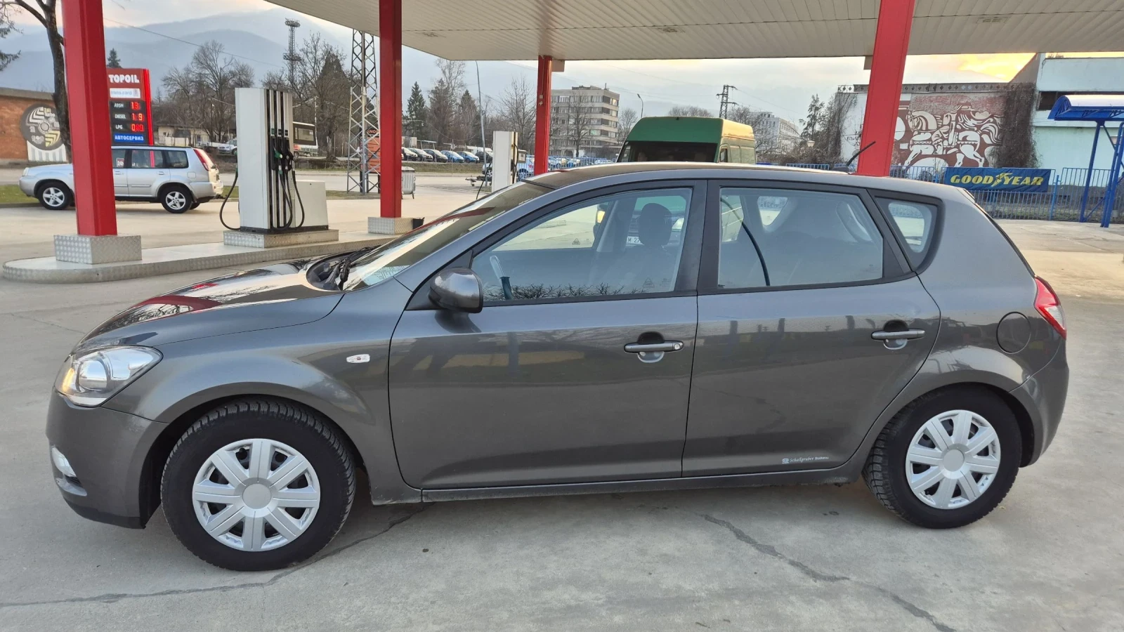 Kia Ceed 1.6CRDI 90К.С* ФЕЙСЛИФТ* , снимка 10 - Автомобили и джипове - 53750322