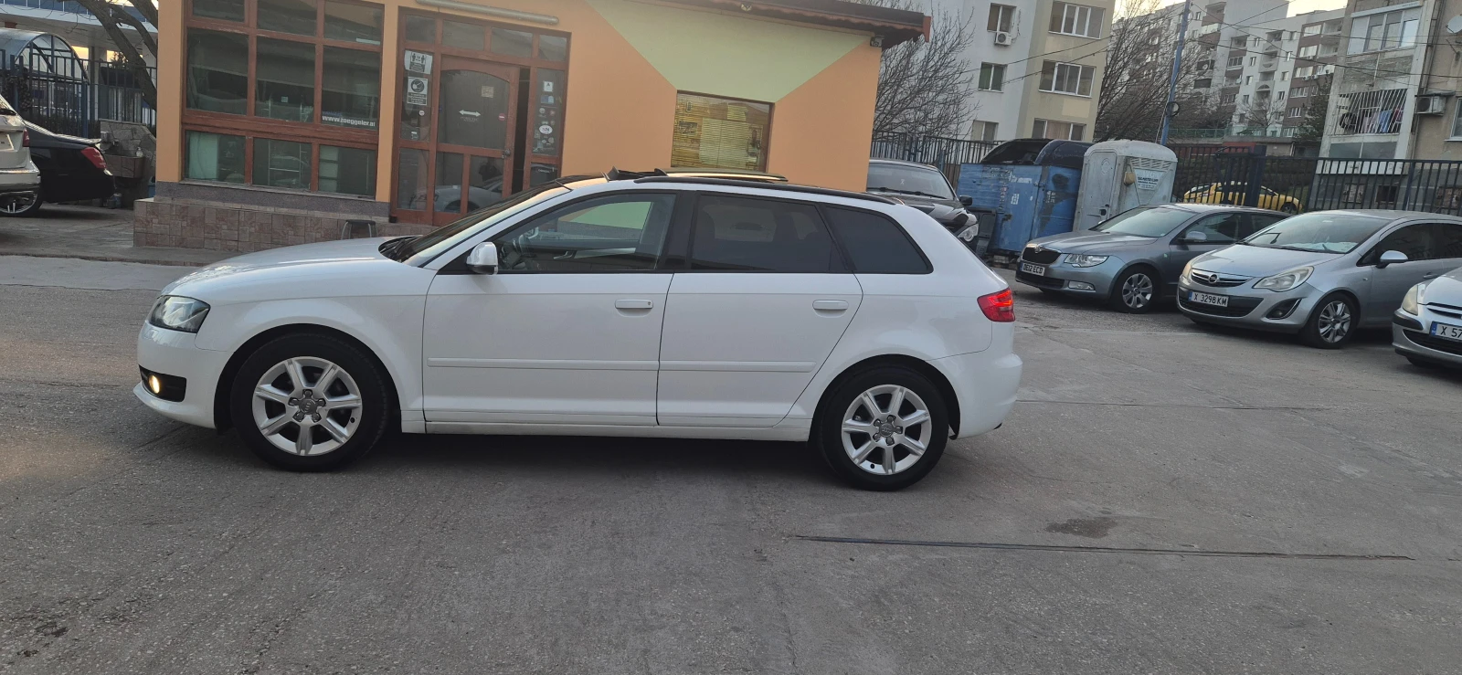Audi A3 A3* SportBach* ПАНОРАМА* 1.6-TDI, снимка 12 - Автомобили и джипове - 53829974