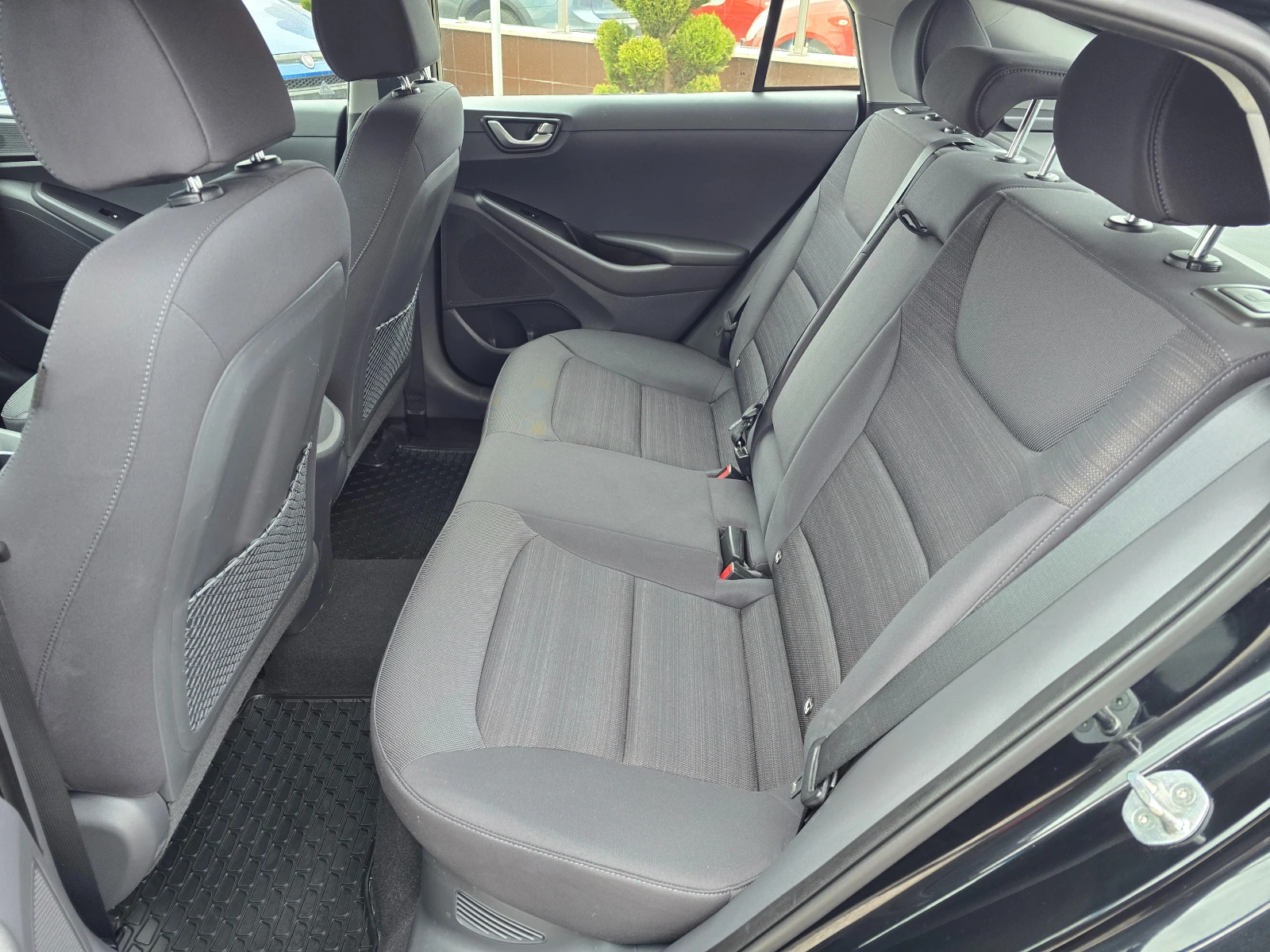 Hyundai Ioniq 1, 6 ХИБРИД !! АВТОМАТ !!  РЕАЛНИ 65000 км., снимка 14 - Автомобили и джипове - 53922223