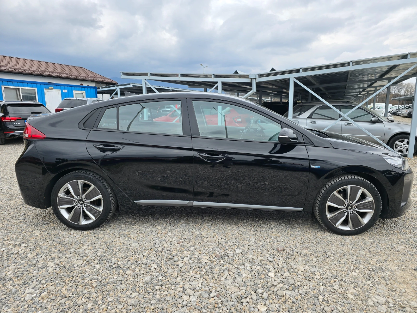 Hyundai Ioniq 1, 6 ХИБРИД !! АВТОМАТ !!  РЕАЛНИ 65000 км., снимка 6 - Автомобили и джипове - 53922223