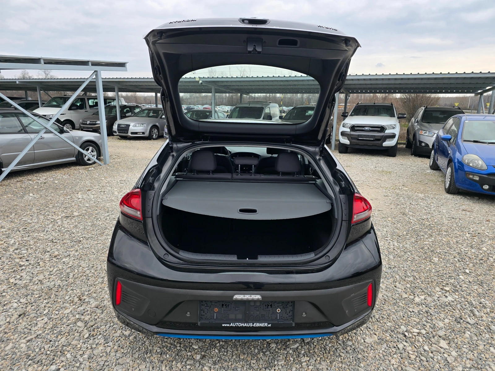 Hyundai Ioniq 1, 6 ХИБРИД !! АВТОМАТ !!  РЕАЛНИ 65000 км., снимка 15 - Автомобили и джипове - 53922223