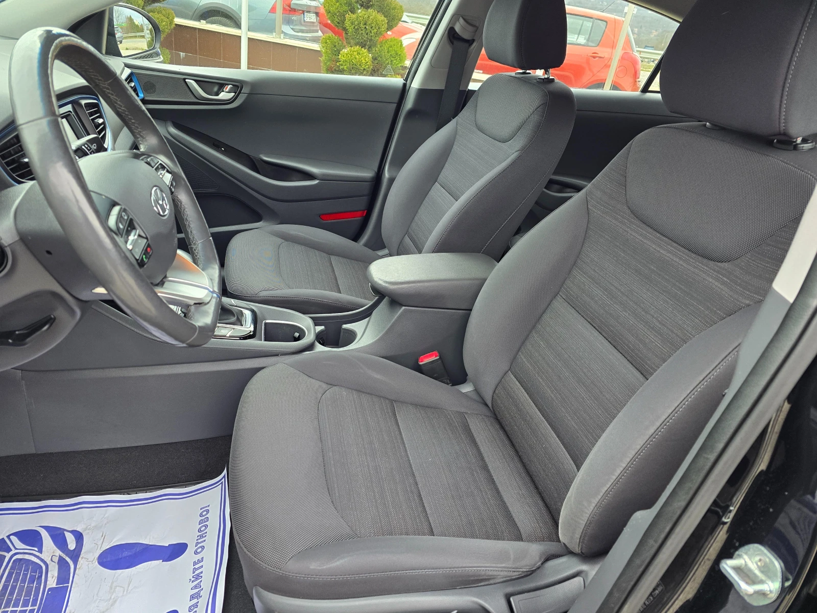 Hyundai Ioniq 1, 6 ХИБРИД !! АВТОМАТ !!  РЕАЛНИ 65000 км., снимка 13 - Автомобили и джипове - 53922223