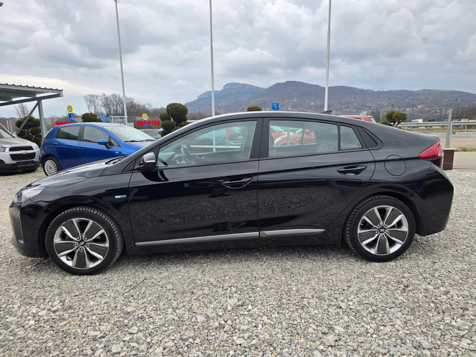 Hyundai Ioniq 1, 6 ХИБРИД !! АВТОМАТ !!  РЕАЛНИ 65000 км., снимка 2 - Автомобили и джипове - 53922223