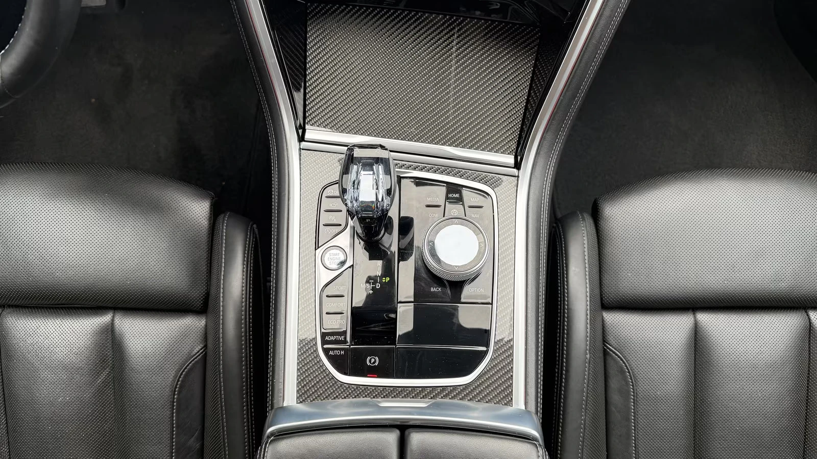 BMW 850 PANO/530HP/B&W/360/SOFTCLOSE/CARBON/391z, снимка 16 - Автомобили и джипове - 54414178