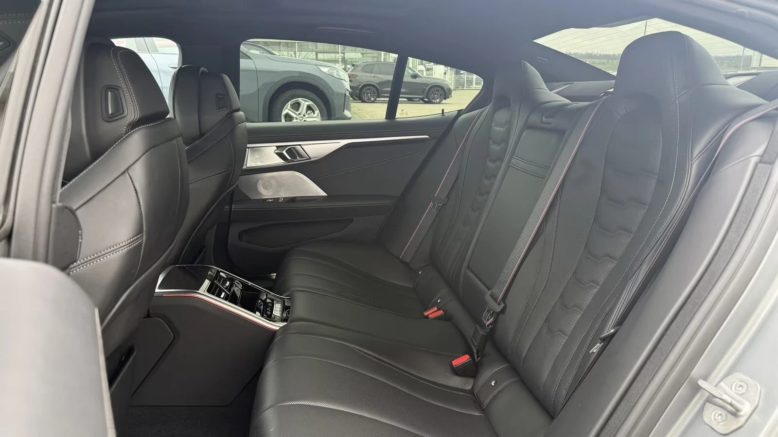 BMW 850 PANO/530HP/B&W/360/SOFTCLOSE/CARBON/391z, снимка 12 - Автомобили и джипове - 54414178