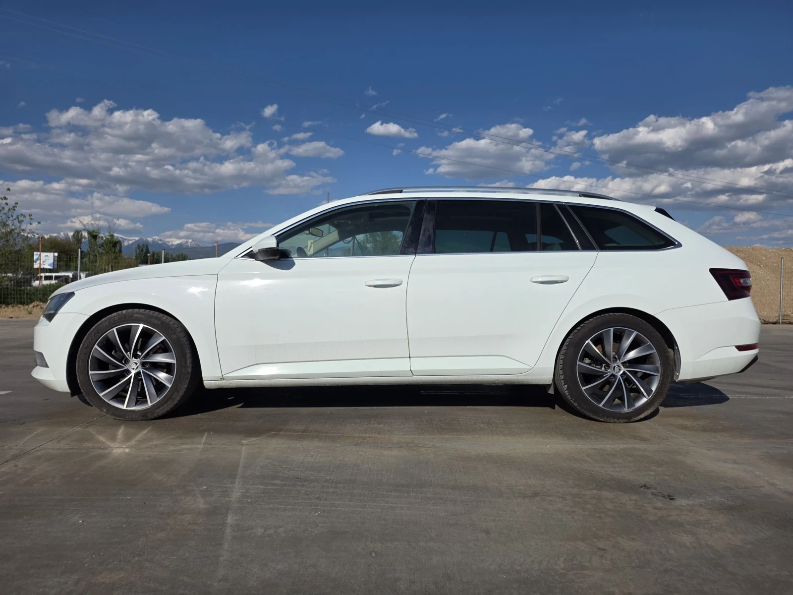Skoda Superb 2.0 TDI L&K , снимка 7 - Автомобили и джипове - 54435834