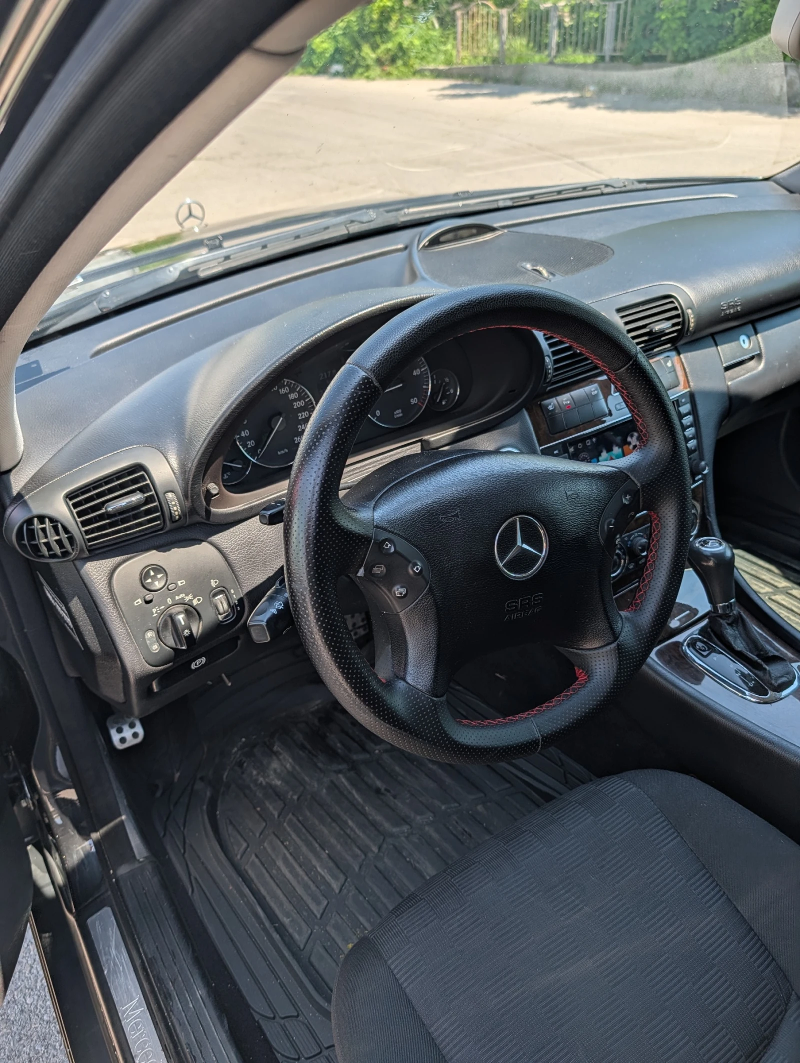 Mercedes-Benz C 220, снимка 6 - Автомобили и джипове - 54494496