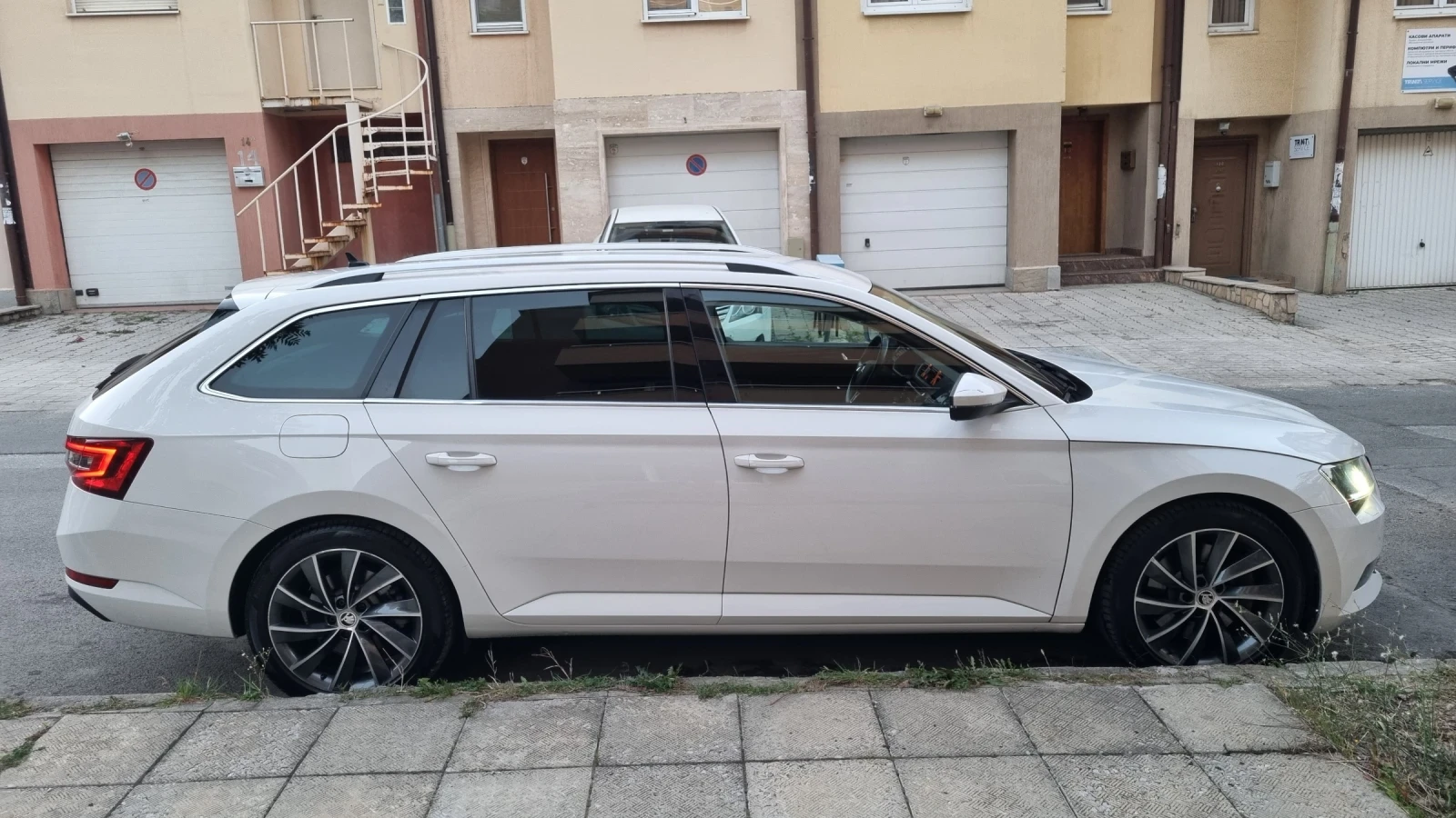 Skoda Superb, снимка 3 - Автомобили и джипове - 54643083
