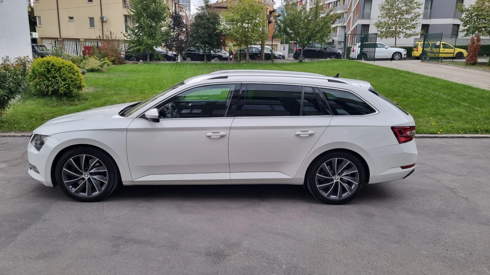 Skoda Superb, снимка 12 - Автомобили и джипове - 54643083